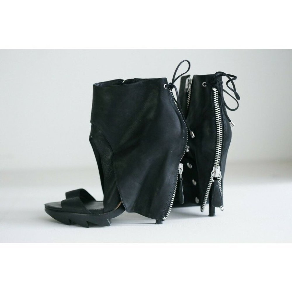 Camilla Skovgaard Open Toe Zipper Hood Back High heel Black Leather Booties 39